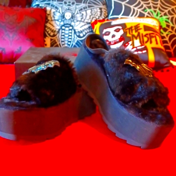 STRANGECULT BLACK SIZE 10 LILY BAT PLATFORMS WITH VELCRO/ELASTIC STRAP FURRY - Picture 1 of 16